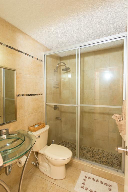 Cozy Accommodations Кингстон Экстерьер фото