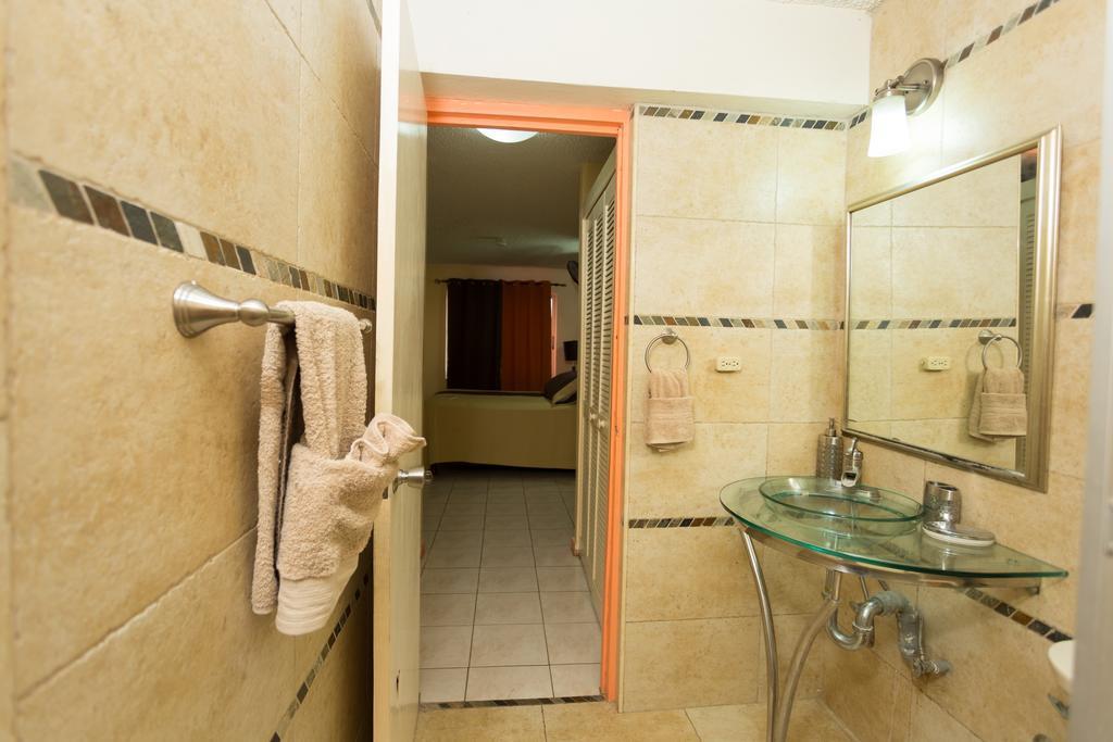 Cozy Accommodations Кингстон Экстерьер фото